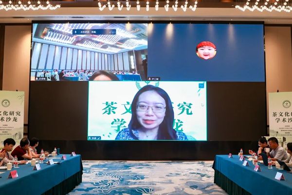 北京老舍茶馆有限公司董事长尹智君应邀参加中国茶叶学会茶艺专业委员会、湖州陆羽茶文化研究会联合在浙江省湖州市主办茶文化研究学术沙龙