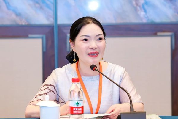 北京老舍茶馆有限公司董事长尹智君应邀参加中国茶叶学会茶艺专业委员会、湖州陆羽茶文化研究会联合在浙江省湖州市主办茶文化研究学术沙龙