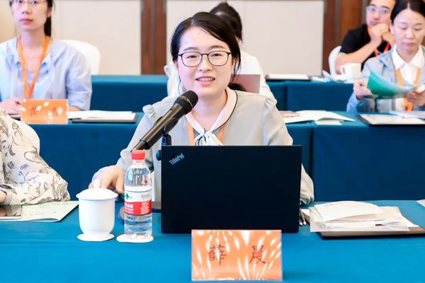 北京老舍茶馆有限公司董事长尹智君应邀参加中国茶叶学会茶艺专业委员会、湖州陆羽茶文化研究会联合在浙江省湖州市主办茶文化研究学术沙龙